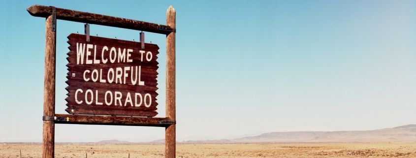 Welcome signage on road during daytime
